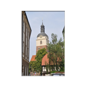 Im Vordergrund die ältestete Lateinschule in Brandenburg. An einem Deckenbalken wurde der Spruch von der Startseite gefunden.